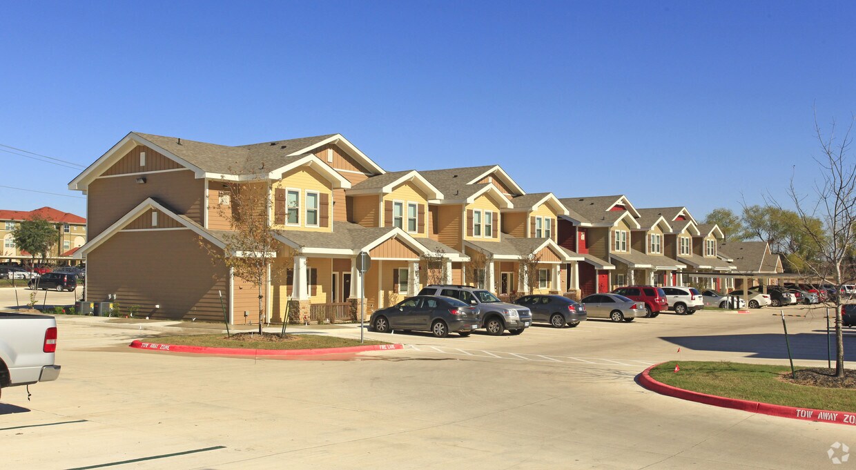 U Club Townhomes on Marion Pugh College Station, TX