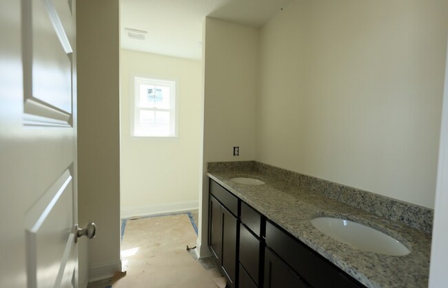 Foto del edificio - 128 Enclave Ct
