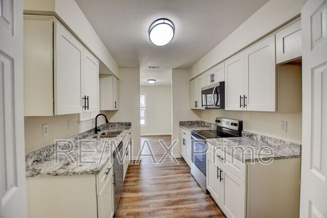 Foto del edificio - 3900 Raintree Ct