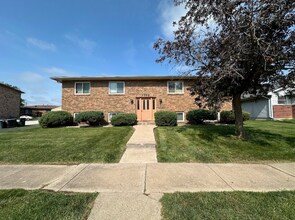Building Photo - 1102 8th St Ct