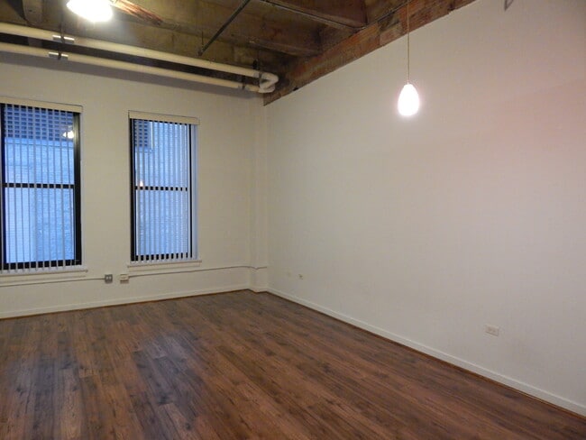 Building Photo - 20 N State St