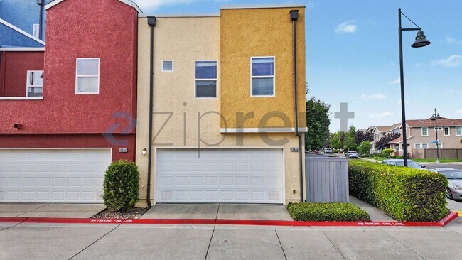 Building Photo - Unit