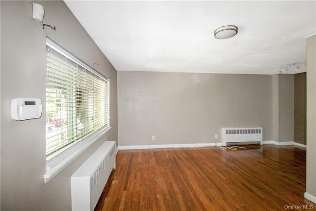 Foto del edificio - 304 Woodworth Ave