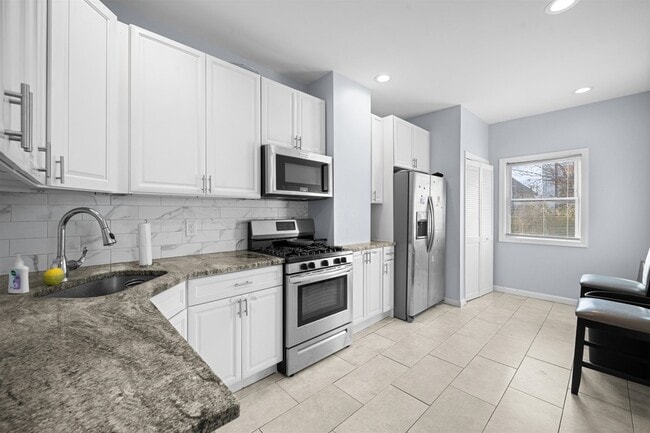 Building Photo - 83 Hobart Ave