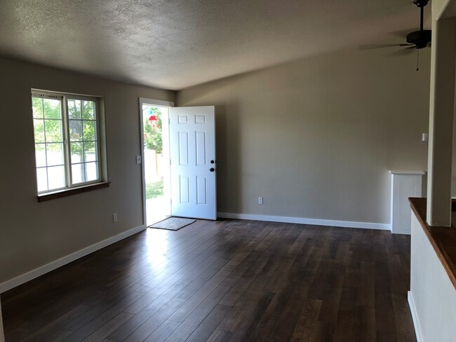 Building Photo - 3435 SW Pumice Ave