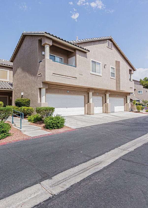 Primary Photo - Townhouse near Summerlin