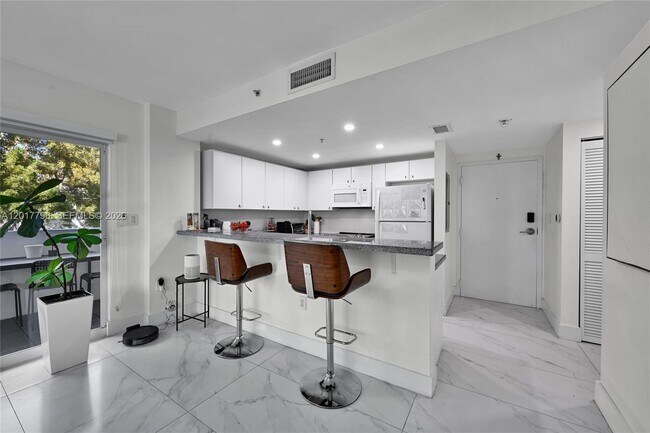 Foto del edificio - 2740 SW 28th Terrace