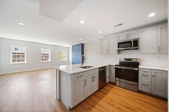 Building Photo - 5 N Walnut St