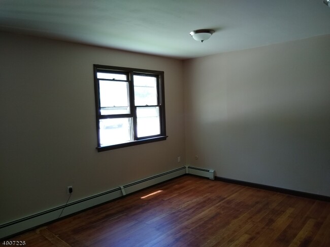 Building Photo - 200 US-206