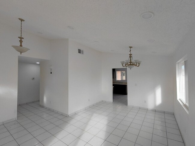 Building Photo - Spacious Home for Rent in Imperial!
