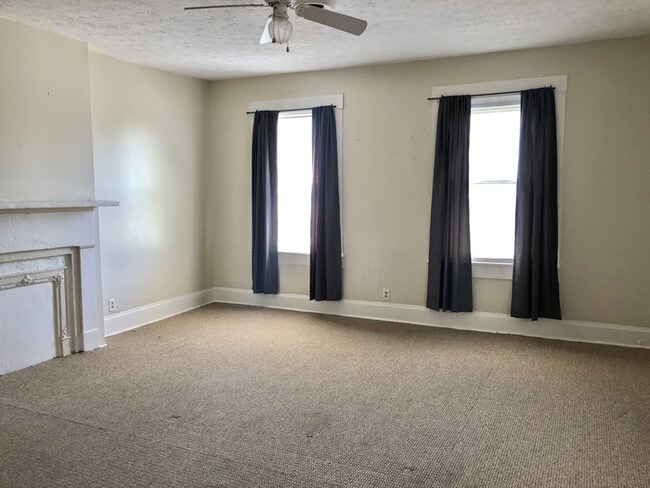 Building Photo - German Village Apartment in Four Family!