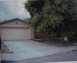 Building Photo - 976 David St