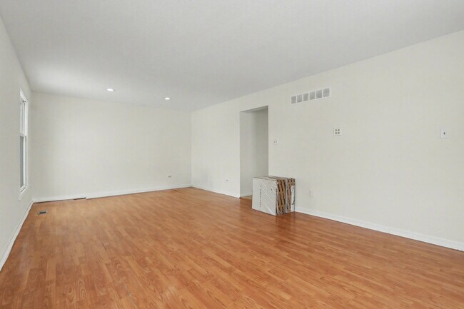 Foto del edificio - 2600 John Bourg Dr