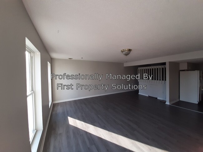 Building Photo - 104 N 8th St