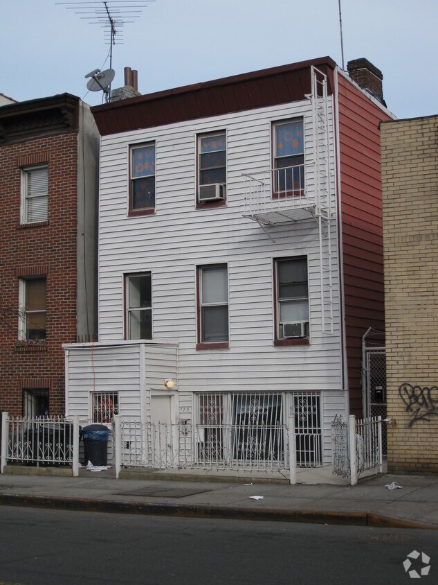 Building Photo - 175 9th St