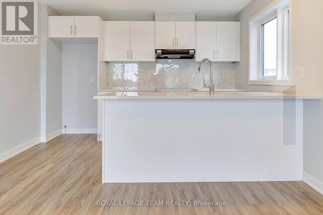 Building Photo - 722 Lillian Freiman Private