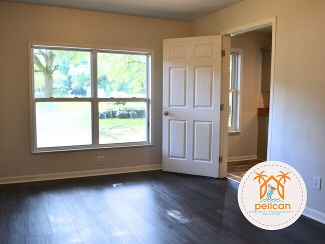 Foto del edificio - Charming 3-Bedroom Ranch with Shaded Backy...