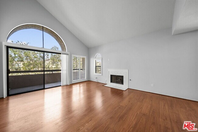 Foto del edificio - 14572 Dickens St