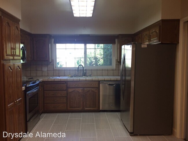 Building Photo - 3 br, 2 bath House - 3201 Monte Vista Ave