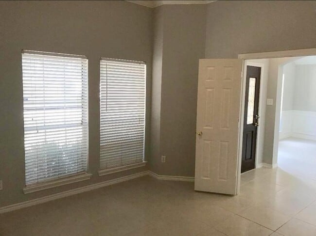 Foto del edificio - 1311 Pine Mills Dr