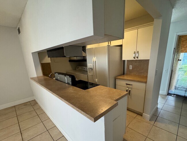 Foto del edificio - 4529 Treehouse Ln