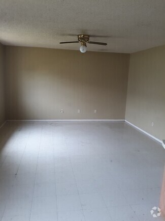 Building Photo - 689 Jill St