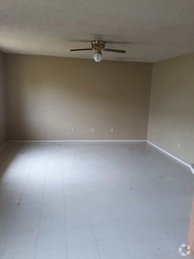 Building Photo - 689 Jill St