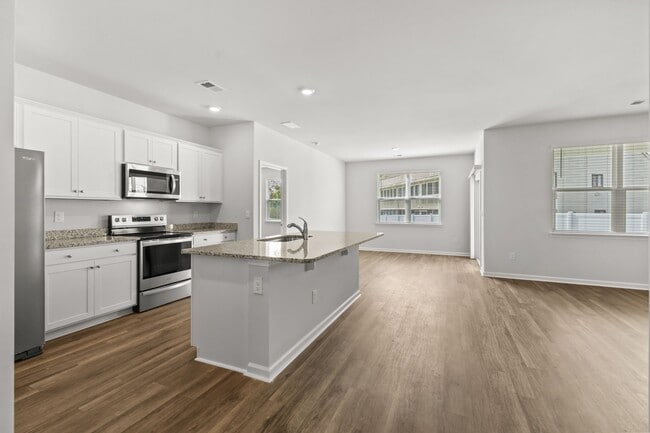 Building Photo - 1005 Sennema Cir