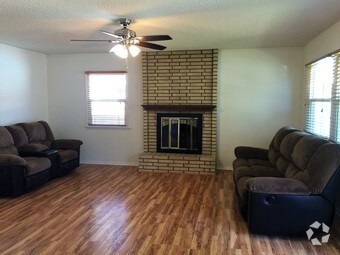 Foto principal - 409 W Avenue J10