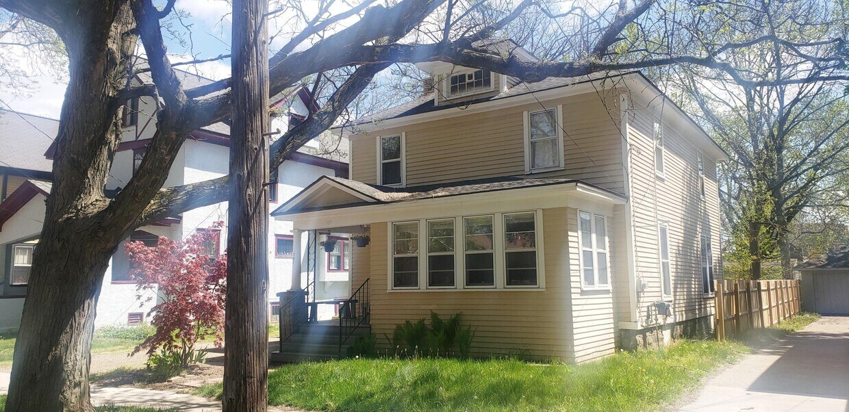 707 Locust St, Kalamazoo, MI 49007 House Rental in Kalamazoo, MI