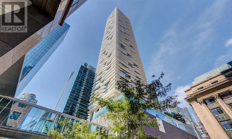 Photo principale - 100-2100 Harbour St