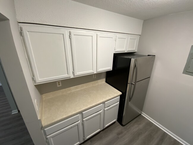 Kitchen - 6 Vivian Ln NE