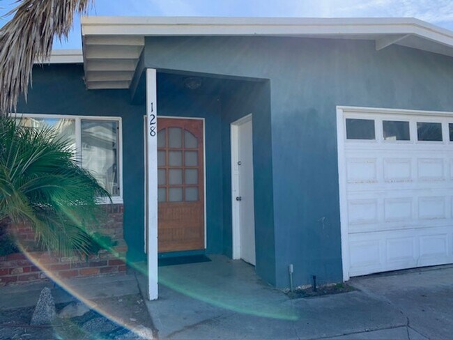 Building Photo - Silverstrand | Oxnard |  2 Bed + 1 Bath