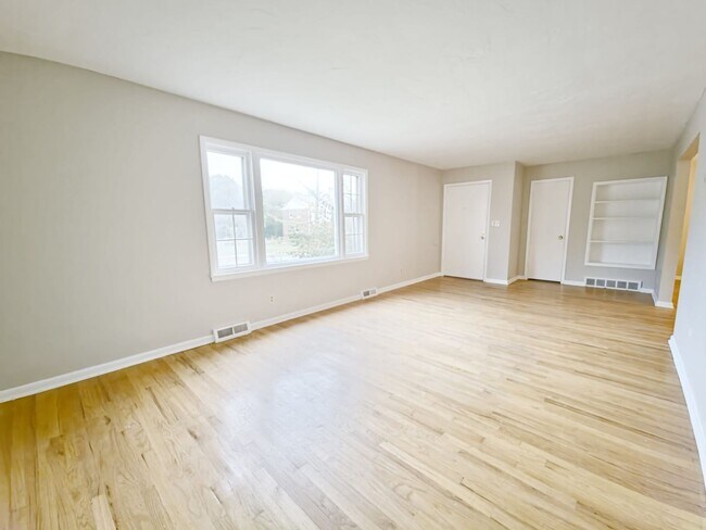 Building Photo - 3427 Westbury Rd
