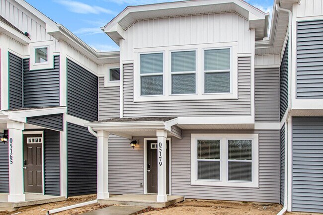 Building Photo - New Condo for Lease in South Haven  availa...