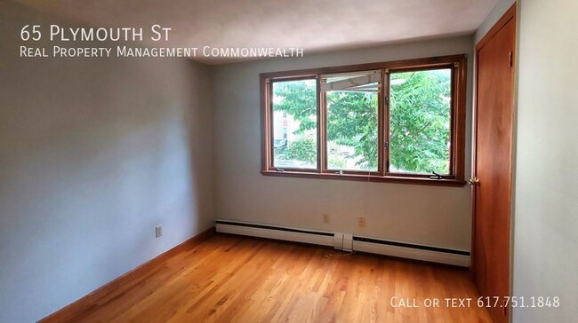 Building Photo - Charming, Spacious 3-Bedroom Townhouse in ...