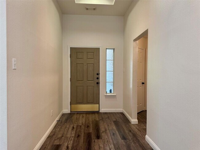 Foto del edificio - 5615 Taylorcrest Dr