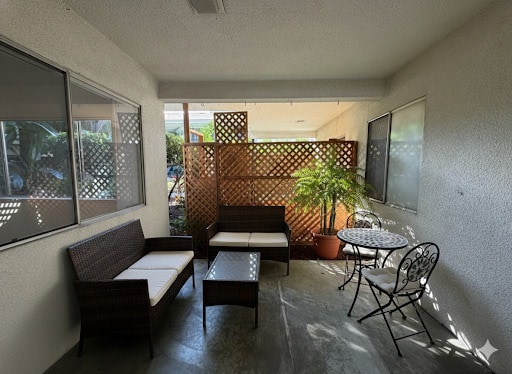 Building Photo - Royal Gardens Arcadia