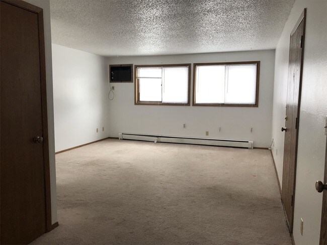 Building Photo - 441 Lindale Dr