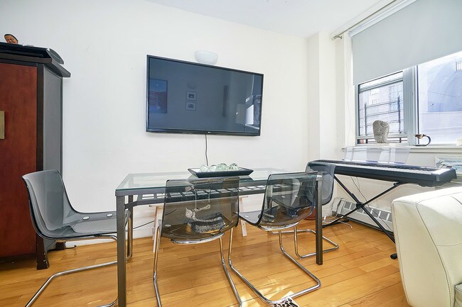 Foto del edificio - 444 Manhattan Ave