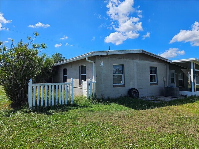 Foto del edificio - 125 Poinsettia Cir NE