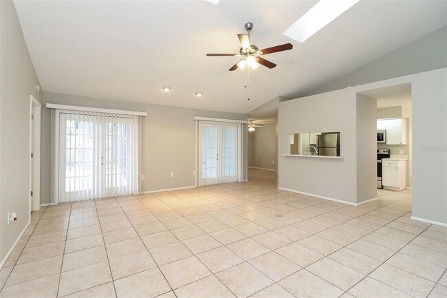 Foto del edificio - 5749 Colonial Oaks Blvd