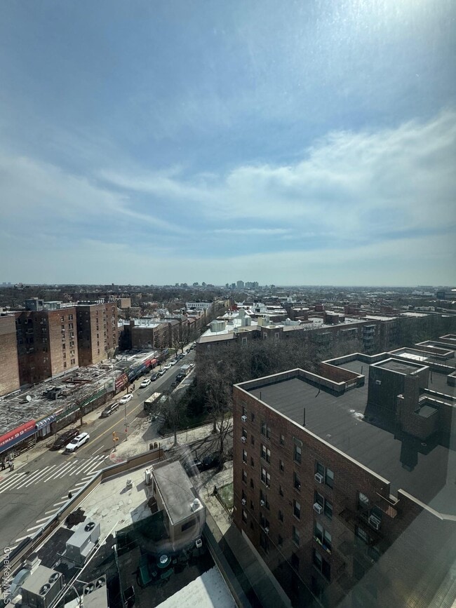 Foto del edificio - 116-24 Grosvenor Ln