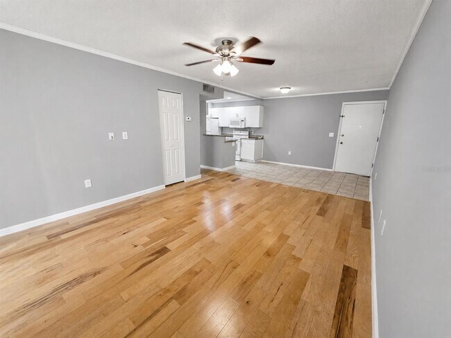 Foto del edificio - 940 N Lake Destiny Rd