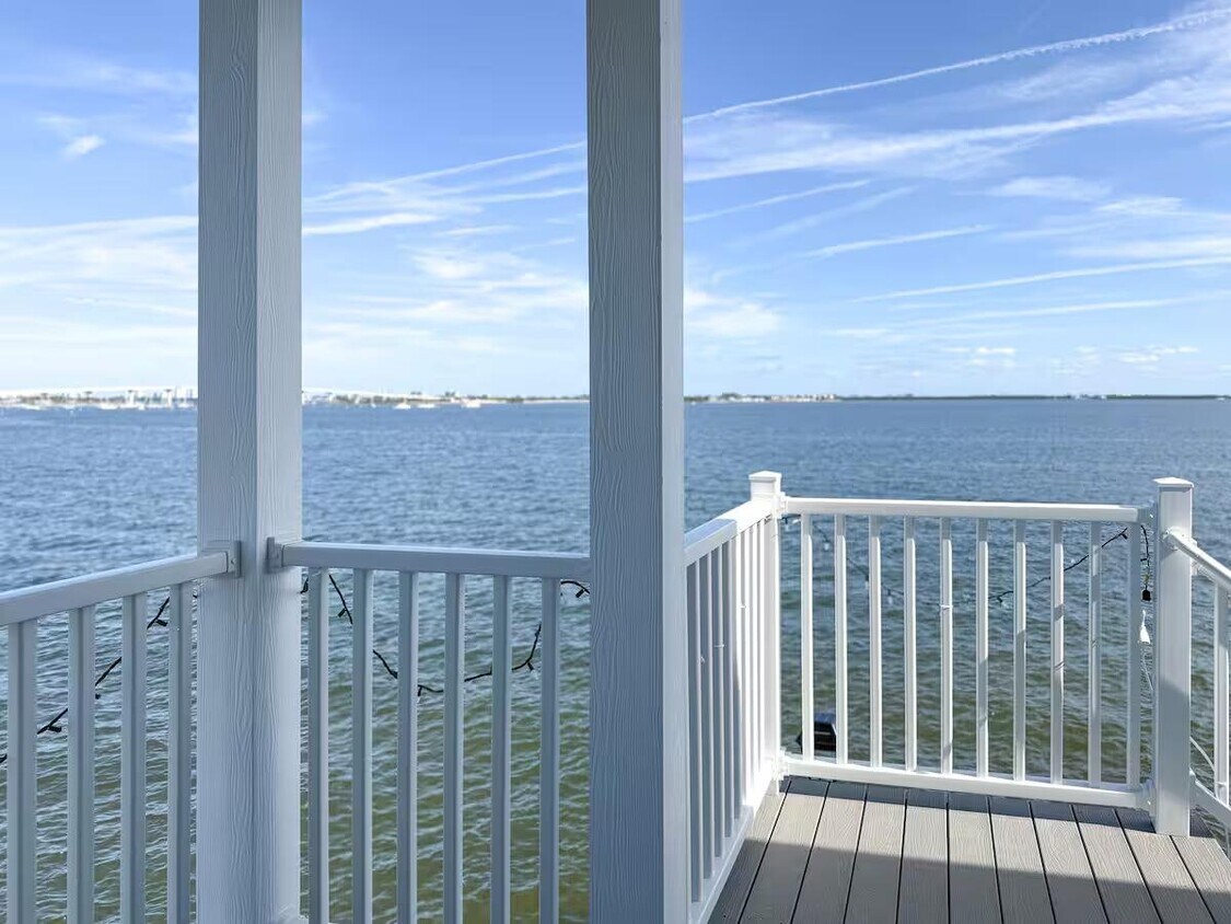 Foto principal - 453 NE Indian River Dr