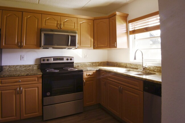 Building Photo - 2836 Somerset Park Dr