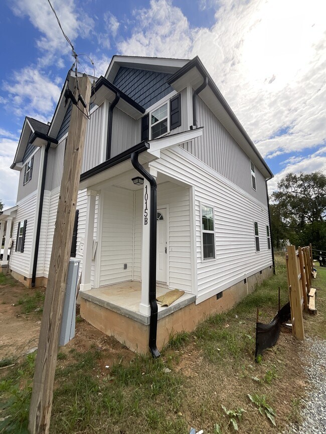 Foto del edificio - 1015 W C St