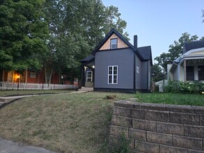 Building Photo - 817 W 5th St