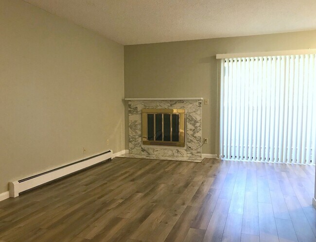Foto del edificio - Spacious Condo in Secured Building – Prime...