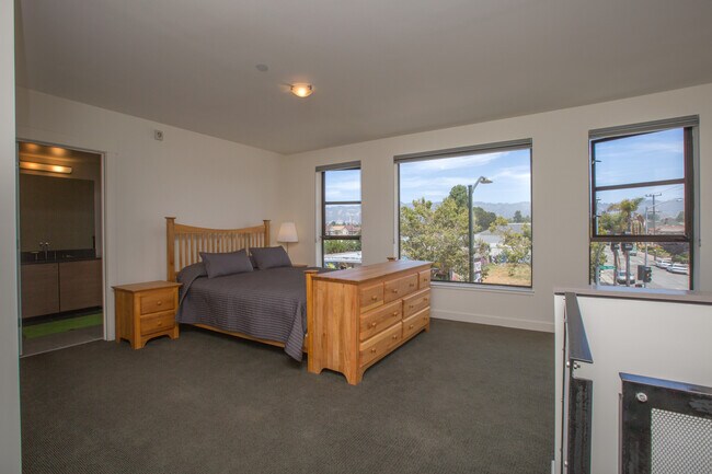 Building Photo - 6501 San Pablo Ave